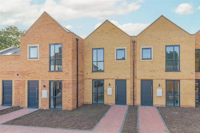 North Drive, Hounslow, photo 1