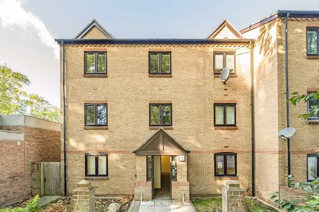 Fairfield East, KT1, photo 1
