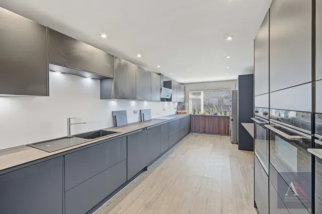 Longacres Drive, Whitworth, OL12, photo 3