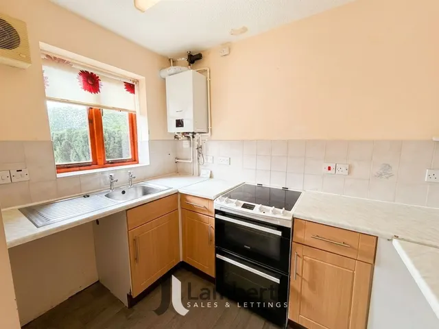 Photo 3 — 39 Ashmores Close, Redditch