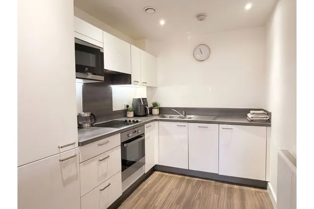 Adenmore Road, London, SE6, photo 2