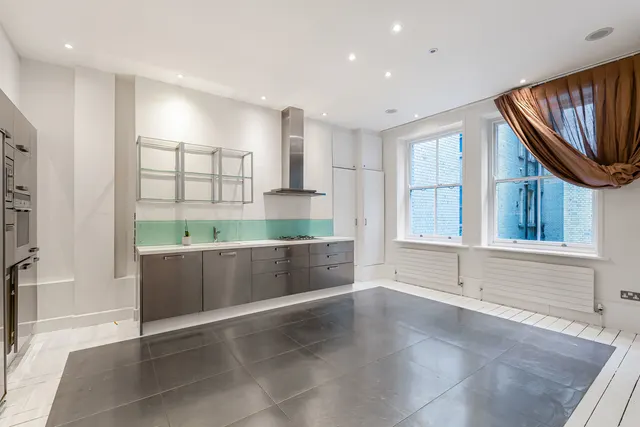 Bedford Avenue, London, WC1B, photo 1