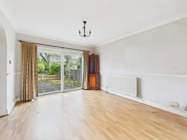 Photo 3 — Woodford Crescent, Pinner, HA5 3TZ