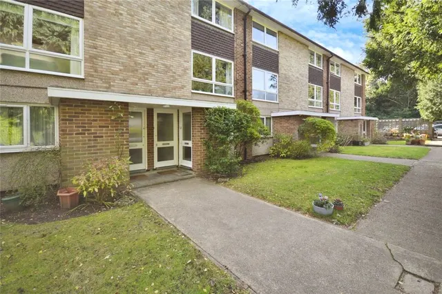 Priory Close, Walton-on-thames, KT12, photo 1
