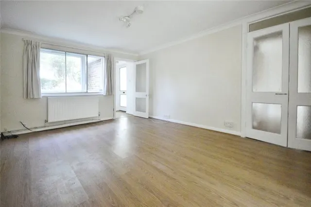 Priory Close, Walton-on-thames, KT12, photo 3