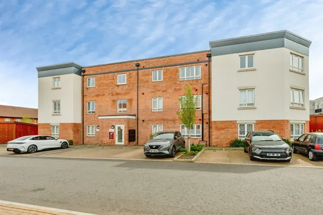 Somerville Crescent, Redhill, photo 1