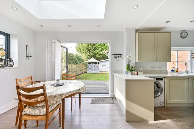 Photo 3 — 143 Altwood Road, Maidenhead