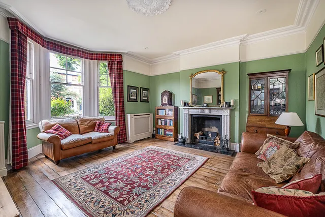 Photo 2 — Netherton Road, Twickenham, TW1