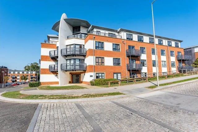 Wallis Square, Farnborough, Hampshire, GU14 7GR, photo 1