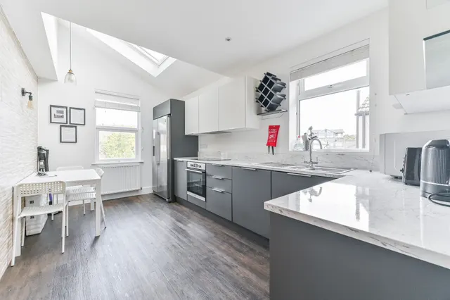 Photo 3 — 333b Morland Road, Croydon