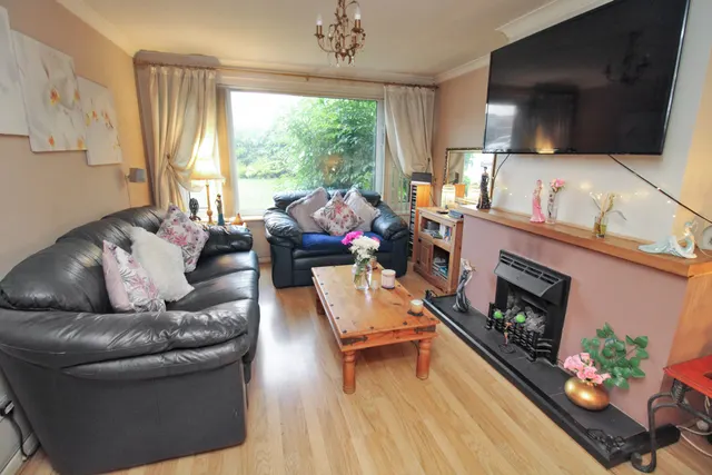 Photo 2 — Pevensey Road, Bedford, Bedford, MK41 8HW