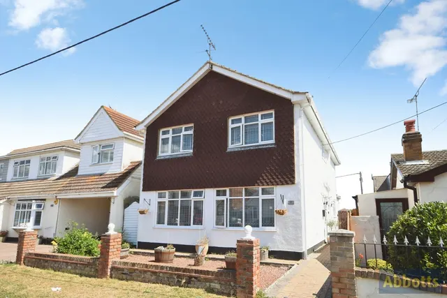 Marine Avenue, CANVEY ISLAND, Essex, SS8 — photo 1