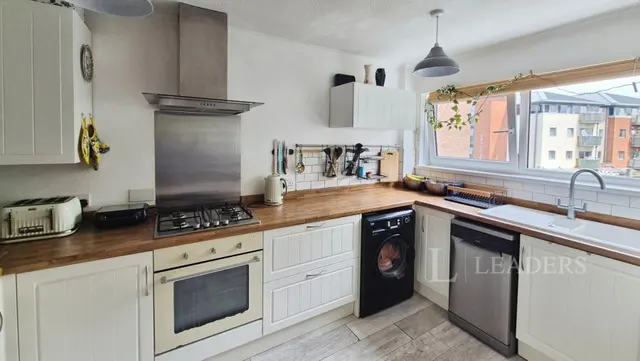Bishopsfield Road, Fareham, PO14, photo 3