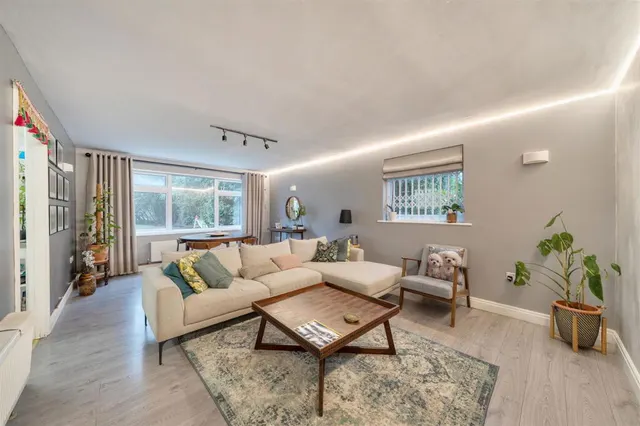 2 bedroom flat — Rutland Place The Rutts, Bushey Heath, Bushey, Bushey, WD23 1ND