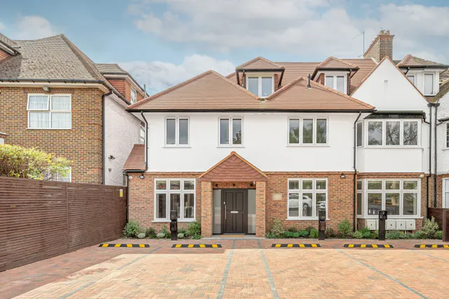 Flat 3, 68 The Ridgeway, London, photo 1