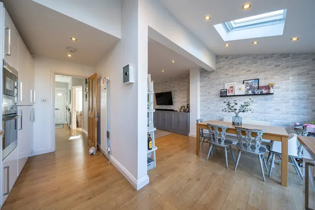 Photo 2 — Kingswood Road, Watford, WD25 0EE