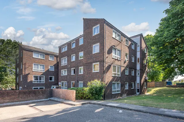 Photo 2 — 34 Ormanton Road, London