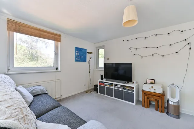 Photo 3 — 34 Ormanton Road, London
