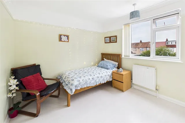 Photo 3 — Lyndhurst Avenue, London, SW16