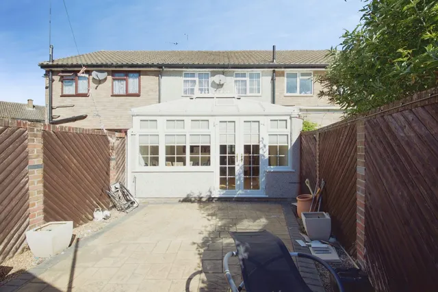 Photo 2 — Shepherds Close, ROMFORD, Essex, RM6