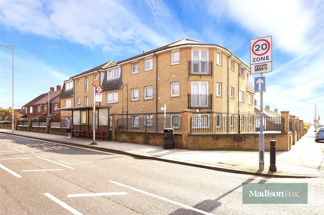 New North Road, Ilford, IG6, photo 1
