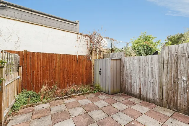 Burleigh Walk, London, SE6, photo 3