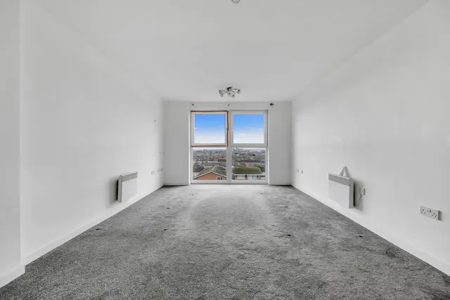 Photo 2 — Flat 52, Regal House, Royal Crescent, Ilford, Essex, IG2 7JY