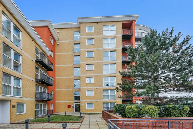 Flat 52, Regal House, Royal Crescent, Ilford, Essex, IG2 7JY, photo 1