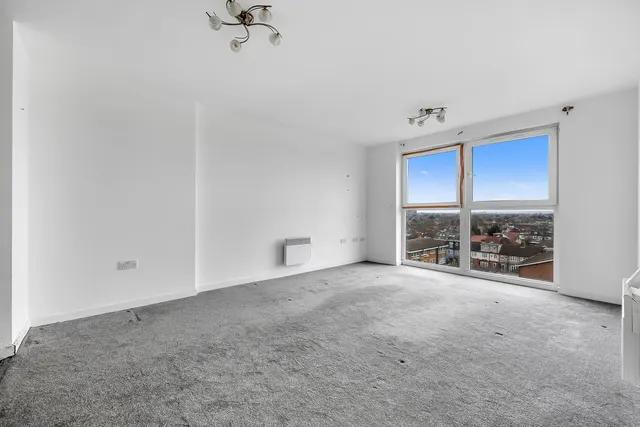 Photo 3 — Flat 52, Regal House, Royal Crescent, Ilford, Essex, IG2 7JY