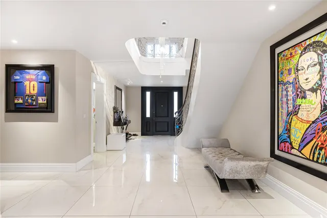 Photo 3 — Oakleigh Avenue, Whetstone, London, N20 9JJ