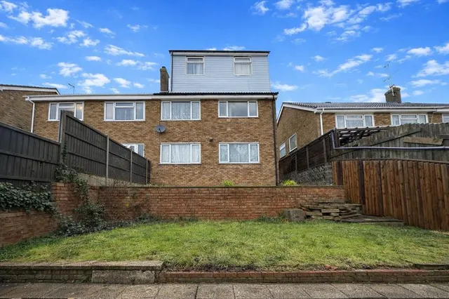 Photo 2 — Devon Road, Luton LU2 0RL