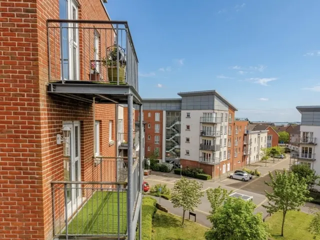 Avenel Way , Poole, photo 1