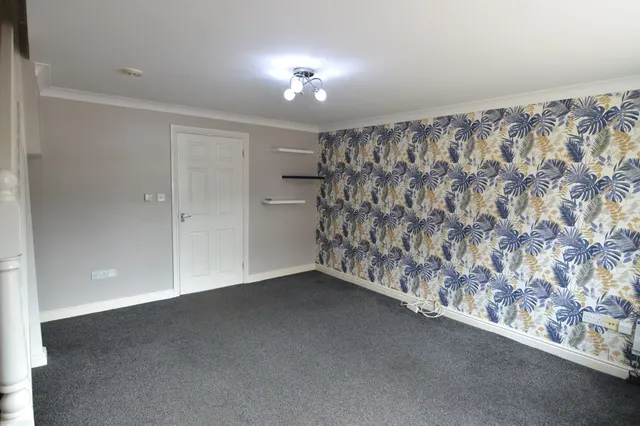 Photo 3 — Bramble Close, Grimsby, Lincolnshire, DN31 2DB
