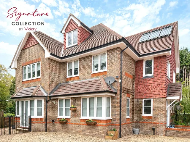 Fernhill Lane, Blackwater, GU17, photo 1