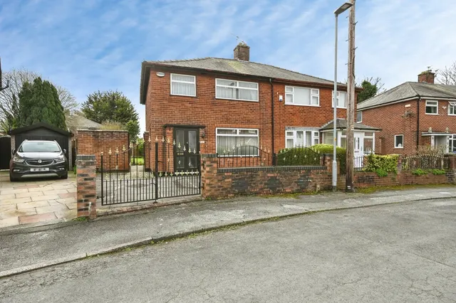 Clapgates Crescent, Cheshire, WA5, photo 1