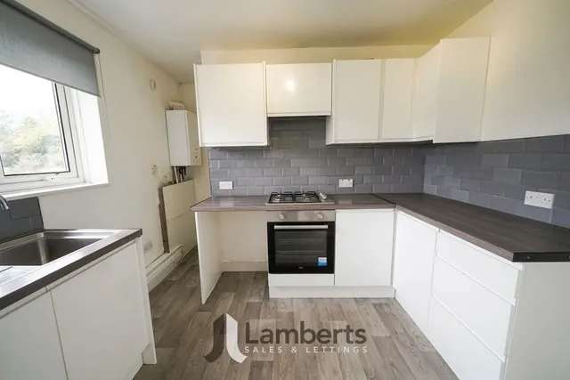 Photo 3 — 102 Southcrest Road, Redditch