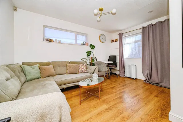 Photo 3 — Conway Close, Houghton Regis, Dunstable, Bedfordshire, LU5