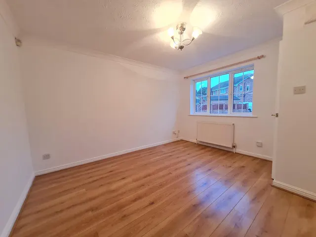 Huxterwell Drive, Woodfield Plantation, DN4, photo 3