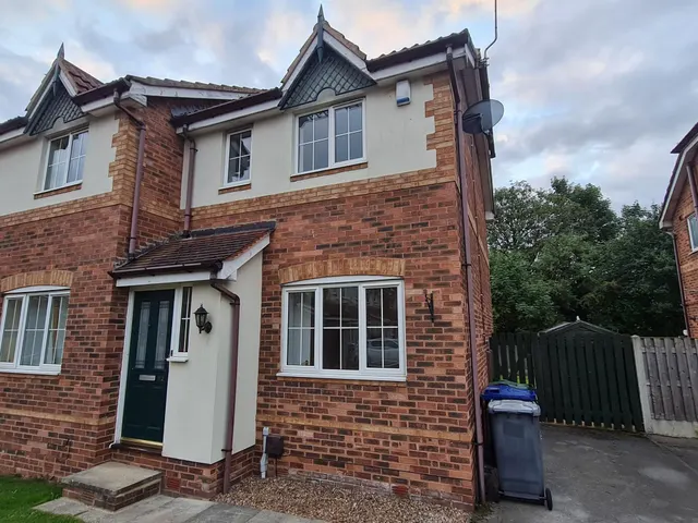Huxterwell Drive, Woodfield Plantation, DN4, photo 1