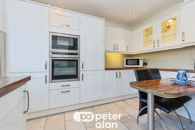 Briarwood Close, Neath, SA10, photo 2