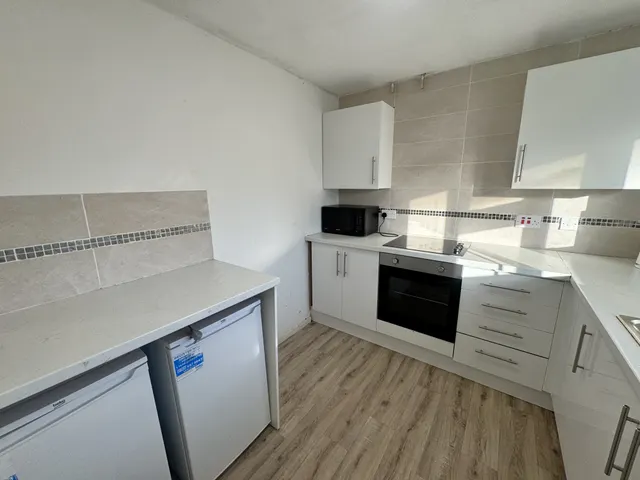 Lomas Close, Burnage, M19, photo 3