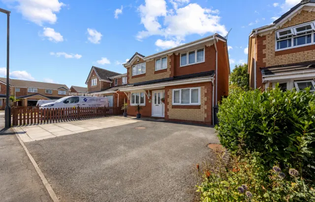 Lapwing Close, Lowton, Warrington, WA3 2GU, photo 1