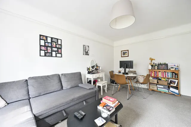 Photo 3 — 49 Hillsborough Court, Mortimer Crescent, London
