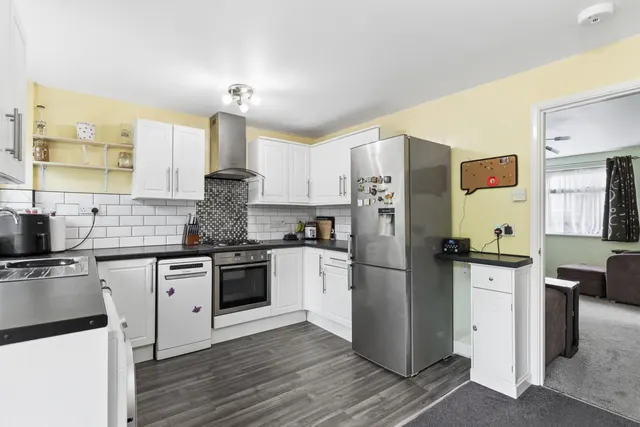 Photo 2 — Broom Grove, Knebworth, Knebworth, SG3 6BQ