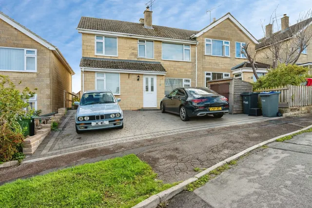 Tellcroft Close, Corsham, photo 1
