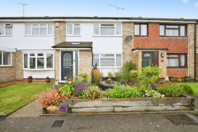 Photo 2 — The Croft, Broxbourne