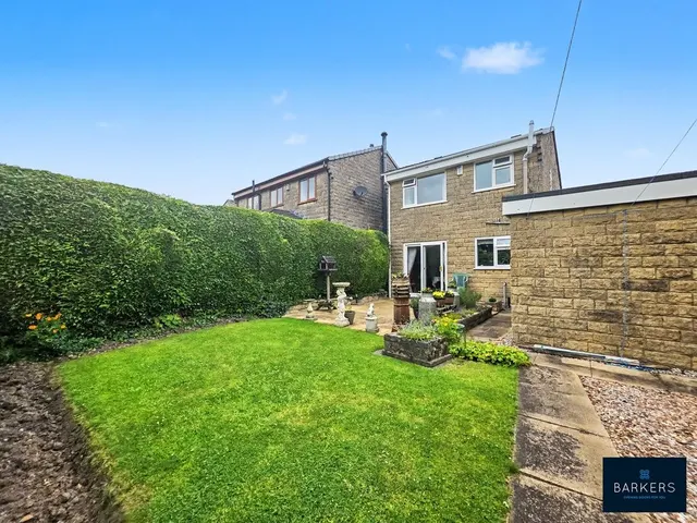 Photo 2 — Thorndene Way, Bradford BD4 0SW