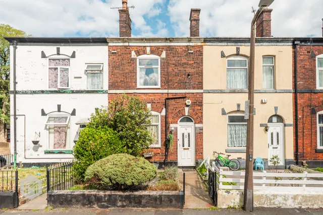 Devon Street, Bury, BL9 9HT, photo 1