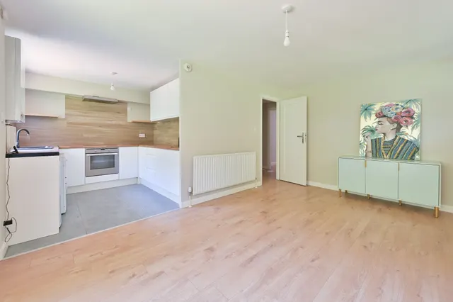 Photo 3 — 15 Ashby Court, Hemel Hempstead