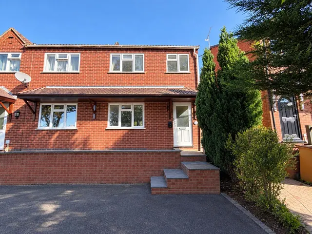 Bank Street, Castle Gresley, DE11, photo 1